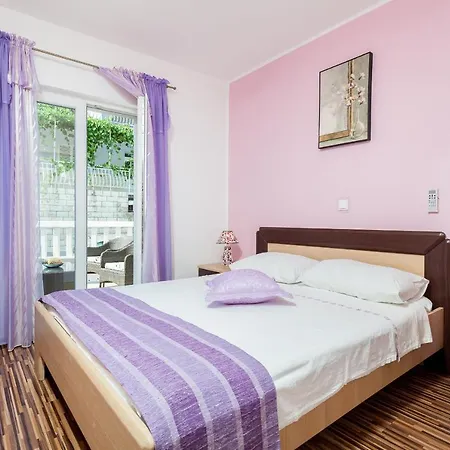 Holiday House Anisa *